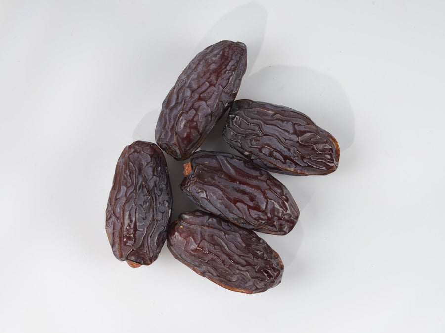 حبّات جامبو من قريب / Jumbo dates close up